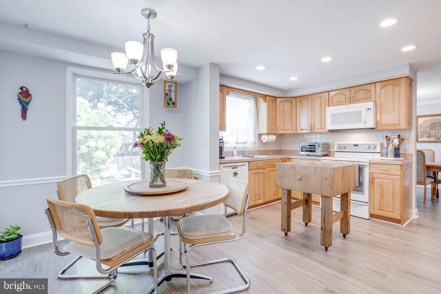 8335 TERRA GRANDE AVE, SPRINGFIELD, Virginia 22153, 5 Bedrooms Bedrooms, ,3 BathroomsBathrooms,Residential,For sale,8335 TERRA GRANDE AVE,VAFX2262544 MLS # VAFX2262544
