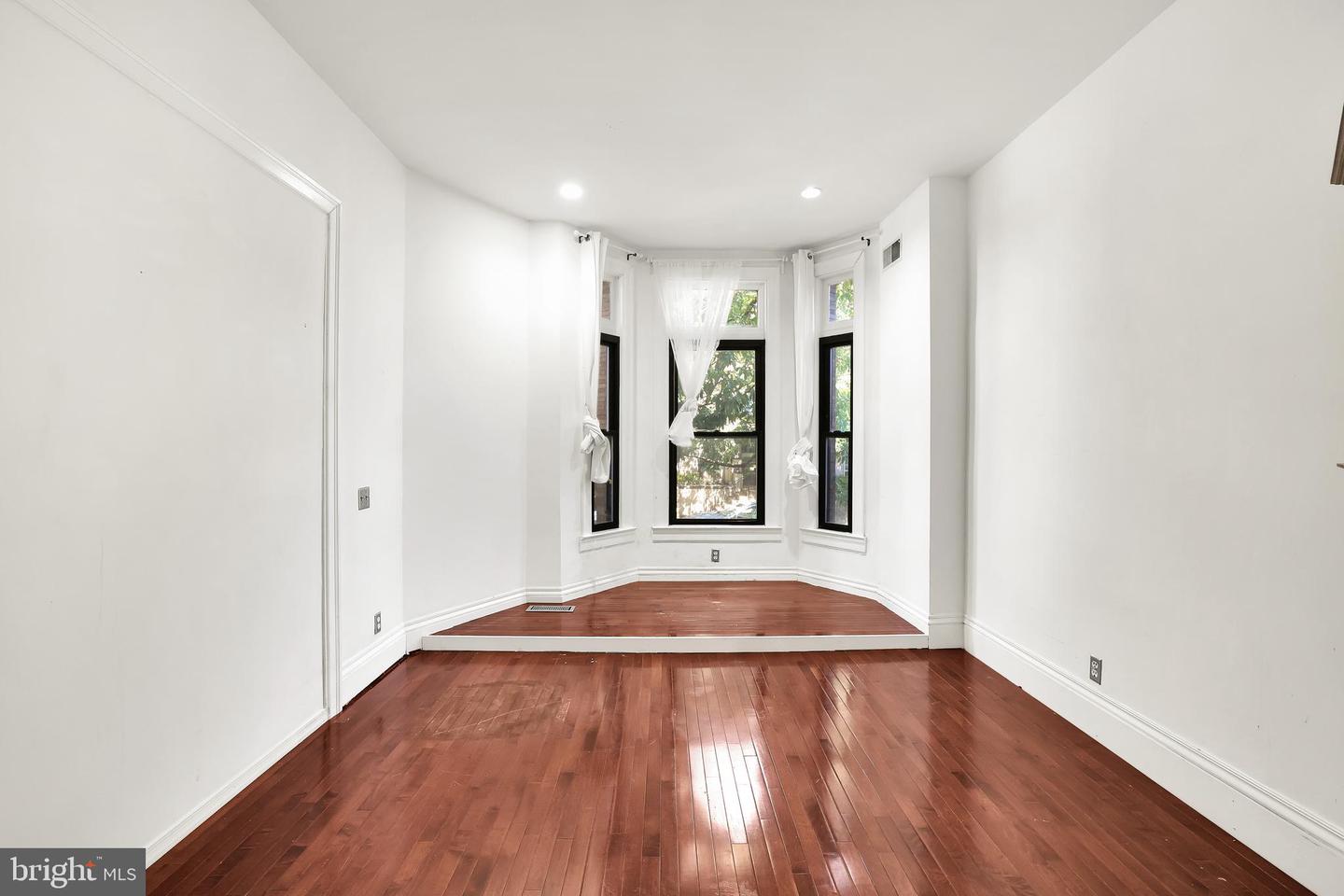 1828 CALIFORNIA ST NW, WASHINGTON, District Of Columbia 20009, 8 Bedrooms Bedrooms, ,7 BathroomsBathrooms,Residential,For sale,1828 CALIFORNIA ST NW,DCDC2216194 MLS # DCDC2216194