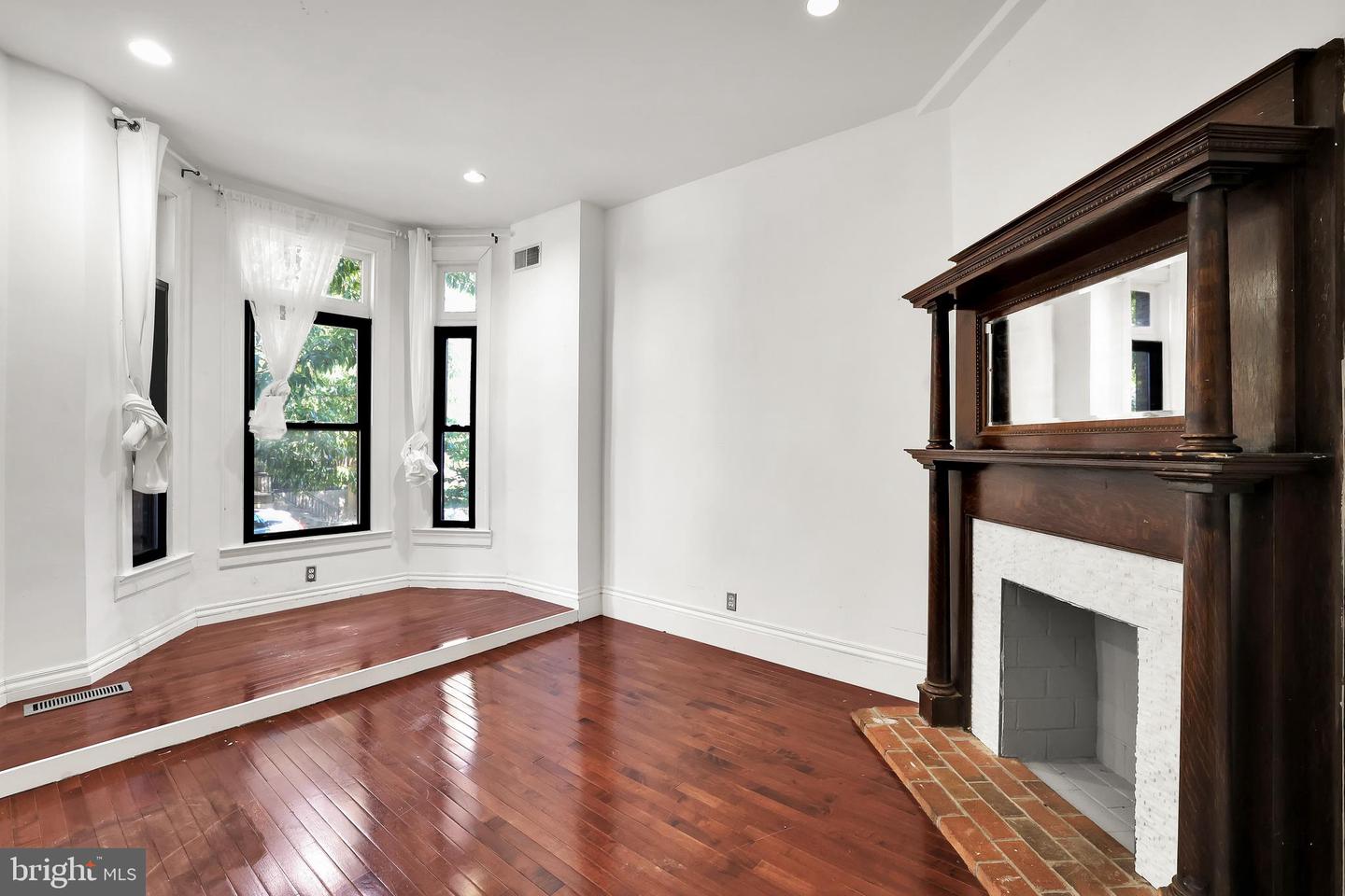1828 CALIFORNIA ST NW, WASHINGTON, District Of Columbia 20009, 8 Bedrooms Bedrooms, ,7 BathroomsBathrooms,Residential,For sale,1828 CALIFORNIA ST NW,DCDC2216194 MLS # DCDC2216194