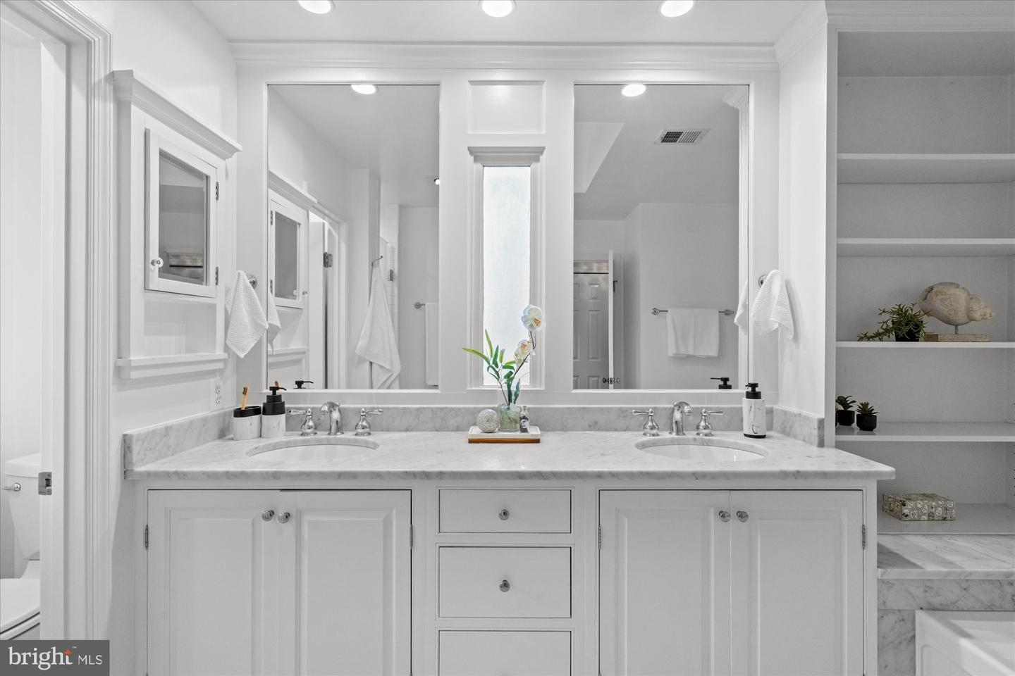 7287 EVANS MILL RD, MCLEAN, Virginia 22101, 4 Bedrooms Bedrooms, ,3 BathroomsBathrooms,Residential,For sale,7287 EVANS MILL RD,VAFX2263890 MLS # VAFX2263890