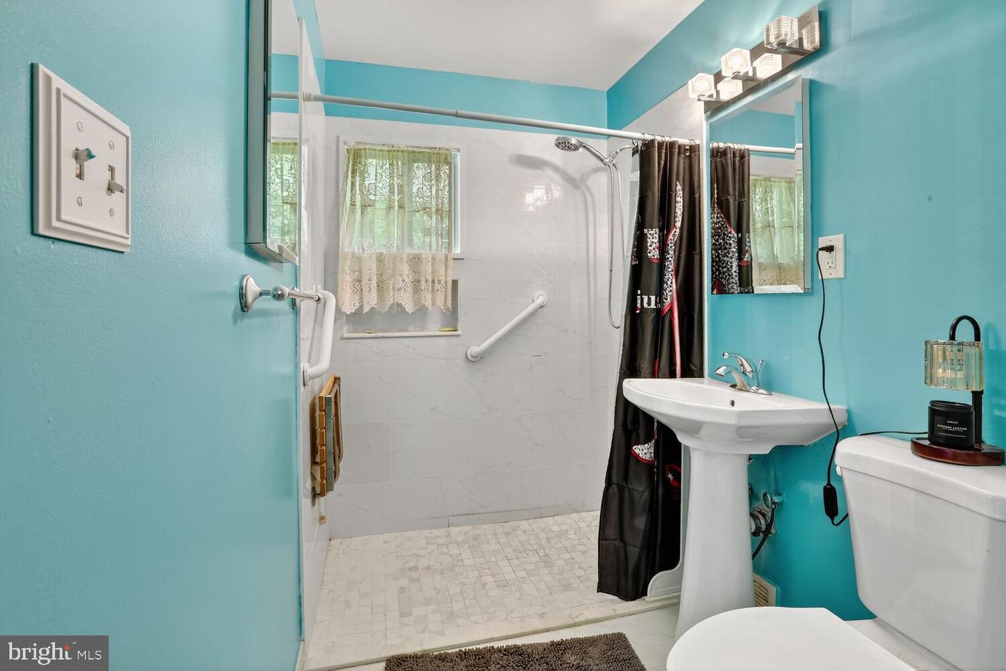 7204 LEESVILLE BLVD, SPRINGFIELD, Virginia 22151, 3 Bedrooms Bedrooms, ,1 BathroomBathrooms,Residential,For sale,7204 LEESVILLE BLVD,VAFX2263266 MLS # VAFX2263266