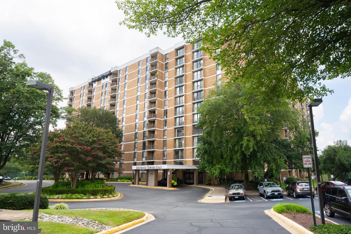 2311 PIMMIT DR #701, FALLS CHURCH, Virginia 22043, 2 Bedrooms Bedrooms, ,2 BathroomsBathrooms,Residential,For sale,2311 PIMMIT DR #701,VAFX2263414 MLS # VAFX2263414