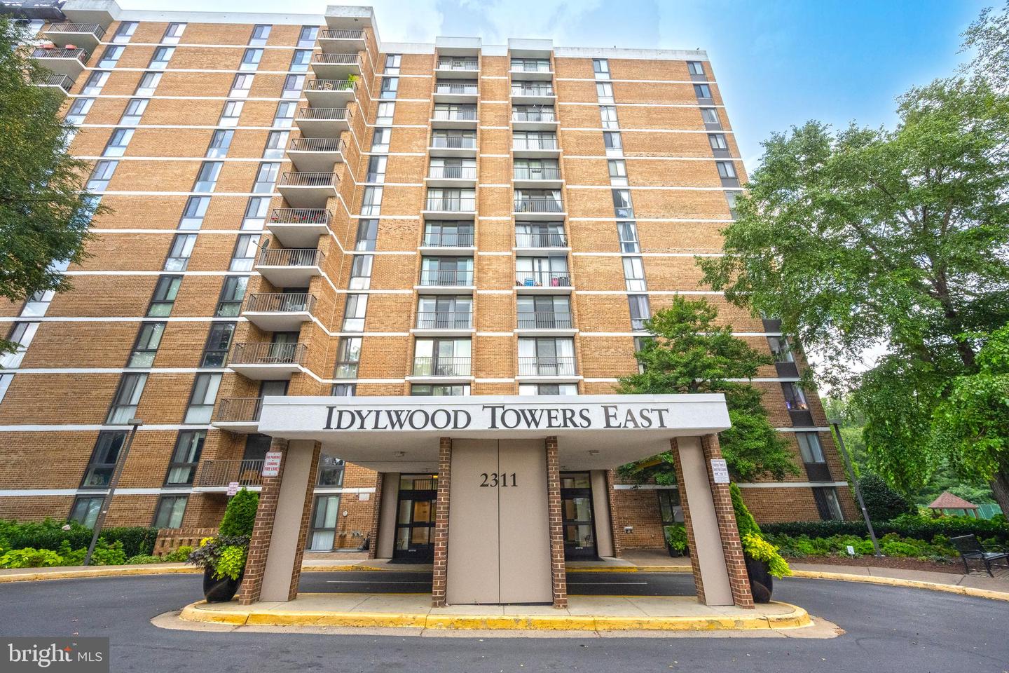 2311 PIMMIT DR #701, FALLS CHURCH, Virginia 22043, 2 Bedrooms Bedrooms, ,2 BathroomsBathrooms,Residential,For sale,2311 PIMMIT DR #701,VAFX2263414 MLS # VAFX2263414