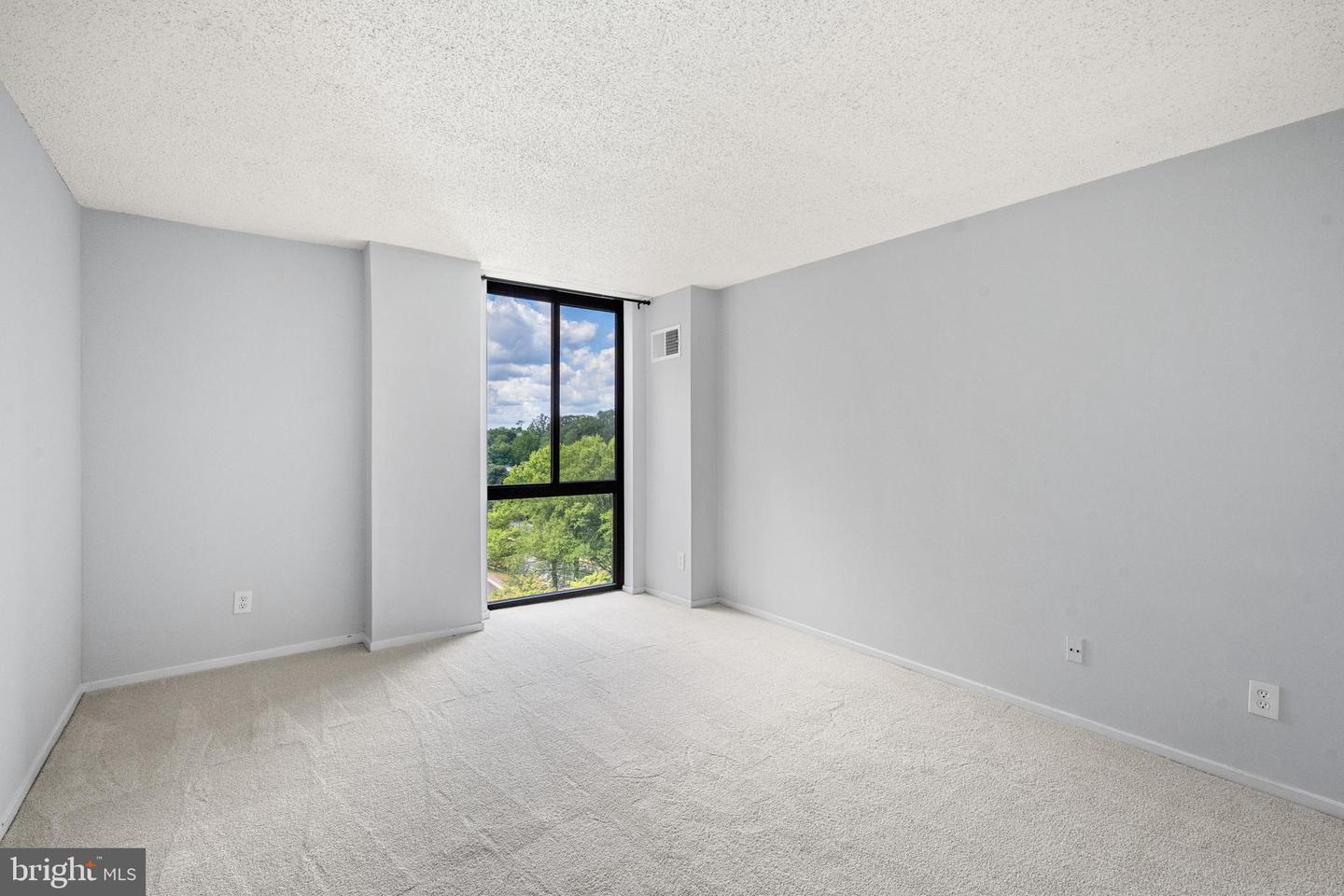 2311 PIMMIT DR #701, FALLS CHURCH, Virginia 22043, 2 Bedrooms Bedrooms, ,2 BathroomsBathrooms,Residential,For sale,2311 PIMMIT DR #701,VAFX2263414 MLS # VAFX2263414