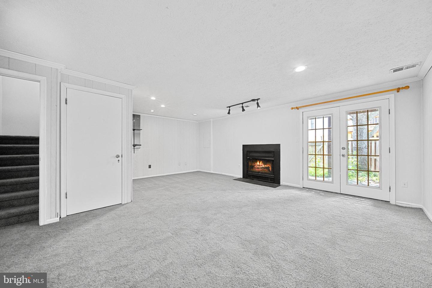 6105 HERON POND CT, BURKE, Virginia 22015, 3 Bedrooms Bedrooms, ,3 BathroomsBathrooms,Residential,For sale,6105 HERON POND CT,VAFX2263746 MLS # VAFX2263746