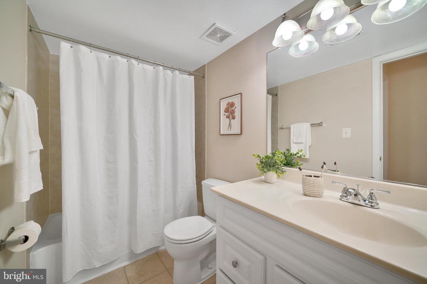 118 WESTWICK CT #4, STERLING, Virginia 20165, 2 Bedrooms Bedrooms, ,1 BathroomBathrooms,Residential,For sale,118 WESTWICK CT #4,VALO2105518 MLS # VALO2105518
