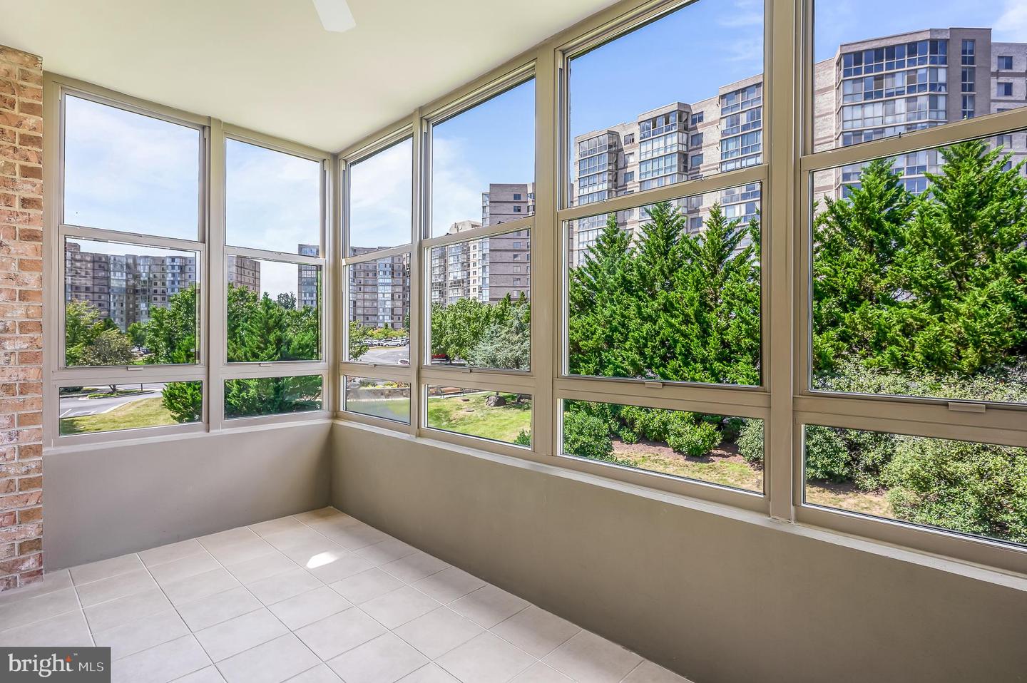 19350 MAGNOLIA GROVE SQ #303, LEESBURG, Virginia 20176, 2 Bedrooms Bedrooms, ,2 BathroomsBathrooms,Residential,For sale,19350 MAGNOLIA GROVE SQ #303,VALO2105588 MLS # VALO2105588