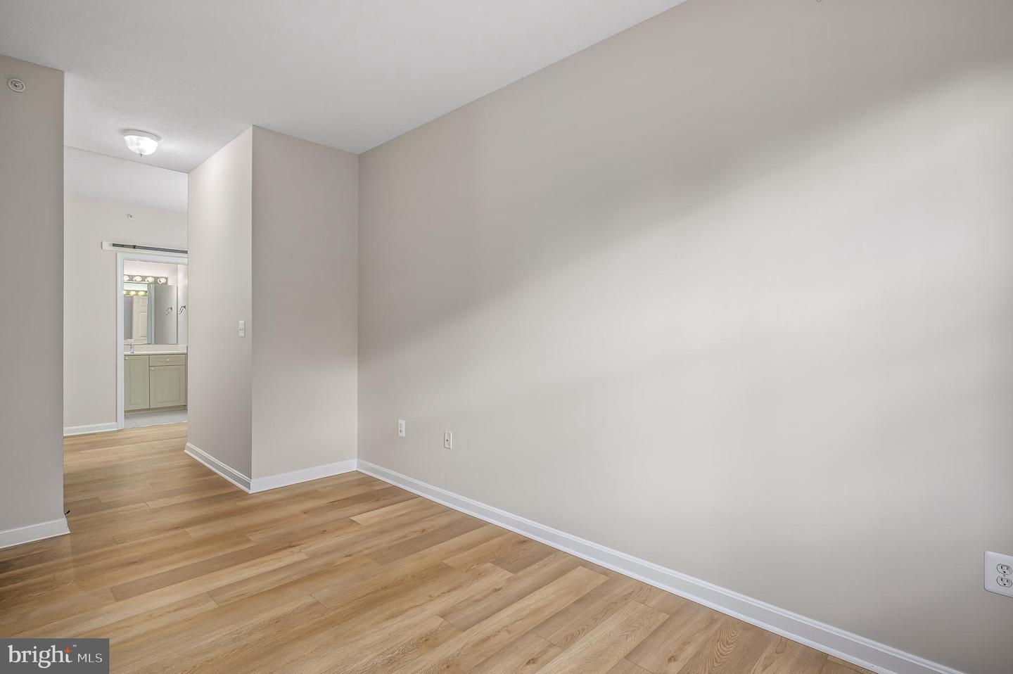 19350 MAGNOLIA GROVE SQ #303, LEESBURG, Virginia 20176, 2 Bedrooms Bedrooms, ,2 BathroomsBathrooms,Residential,For sale,19350 MAGNOLIA GROVE SQ #303,VALO2105588 MLS # VALO2105588