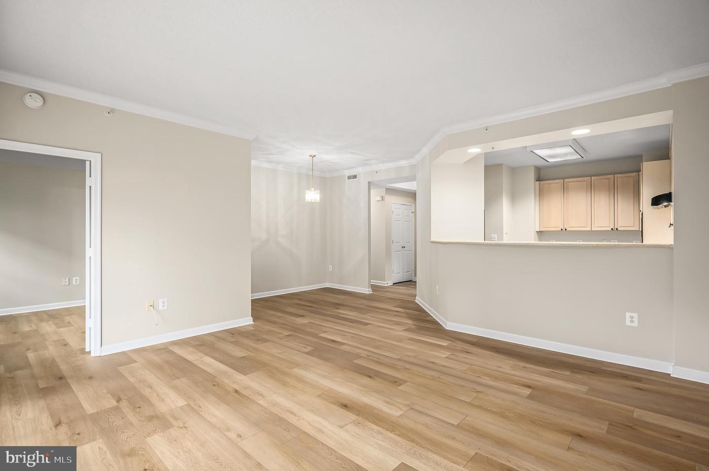 19350 MAGNOLIA GROVE SQ #303, LEESBURG, Virginia 20176, 2 Bedrooms Bedrooms, ,2 BathroomsBathrooms,Residential,For sale,19350 MAGNOLIA GROVE SQ #303,VALO2105588 MLS # VALO2105588