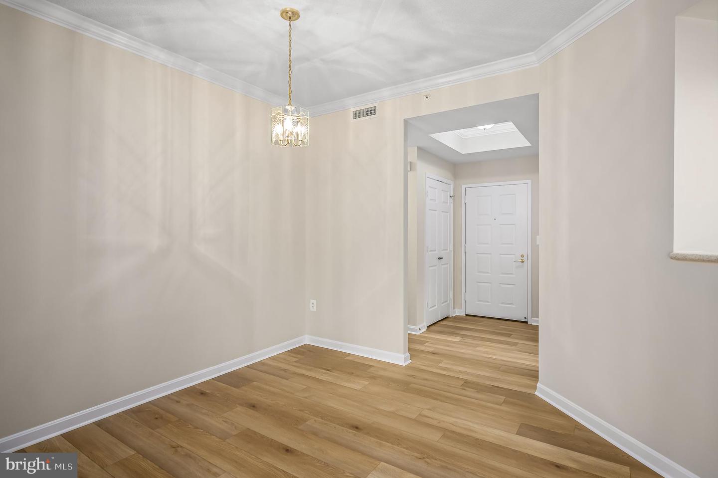 19350 MAGNOLIA GROVE SQ #303, LEESBURG, Virginia 20176, 2 Bedrooms Bedrooms, ,2 BathroomsBathrooms,Residential,For sale,19350 MAGNOLIA GROVE SQ #303,VALO2105588 MLS # VALO2105588