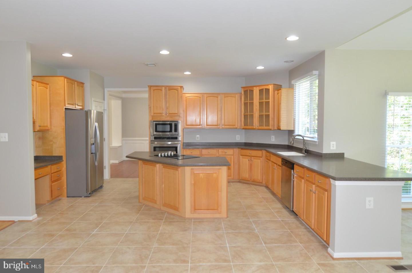 12148 RAIN SLICKER PL, NOKESVILLE, Virginia 20181, 6 Bedrooms Bedrooms, ,4 BathroomsBathrooms,Residential,For sale,12148 RAIN SLICKER PL,VAPW2102826 MLS # VAPW2102826