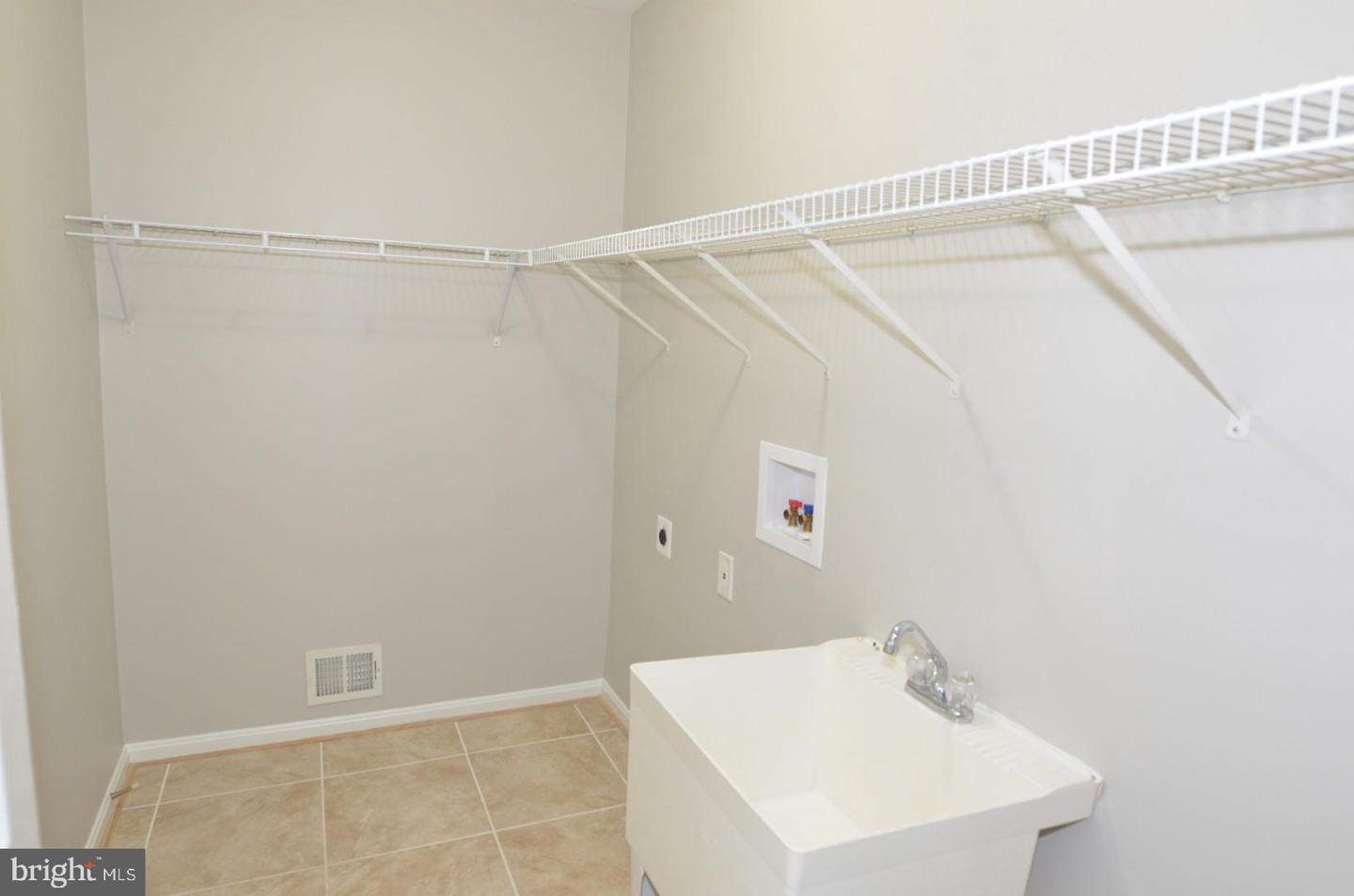 12148 RAIN SLICKER PL, NOKESVILLE, Virginia 20181, 6 Bedrooms Bedrooms, ,4 BathroomsBathrooms,Residential,For sale,12148 RAIN SLICKER PL,VAPW2102826 MLS # VAPW2102826