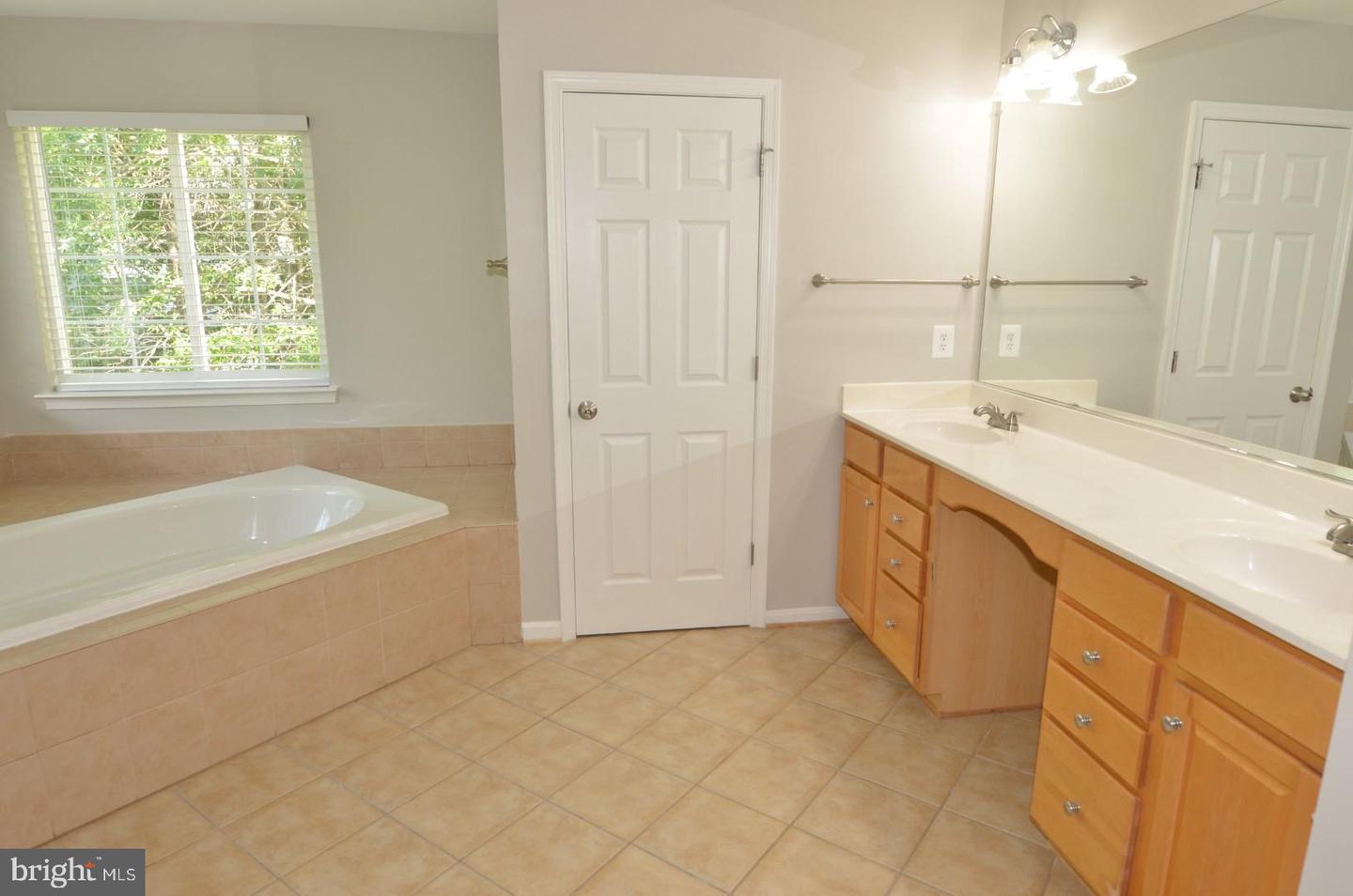 12148 RAIN SLICKER PL, NOKESVILLE, Virginia 20181, 6 Bedrooms Bedrooms, ,4 BathroomsBathrooms,Residential,For sale,12148 RAIN SLICKER PL,VAPW2102826 MLS # VAPW2102826