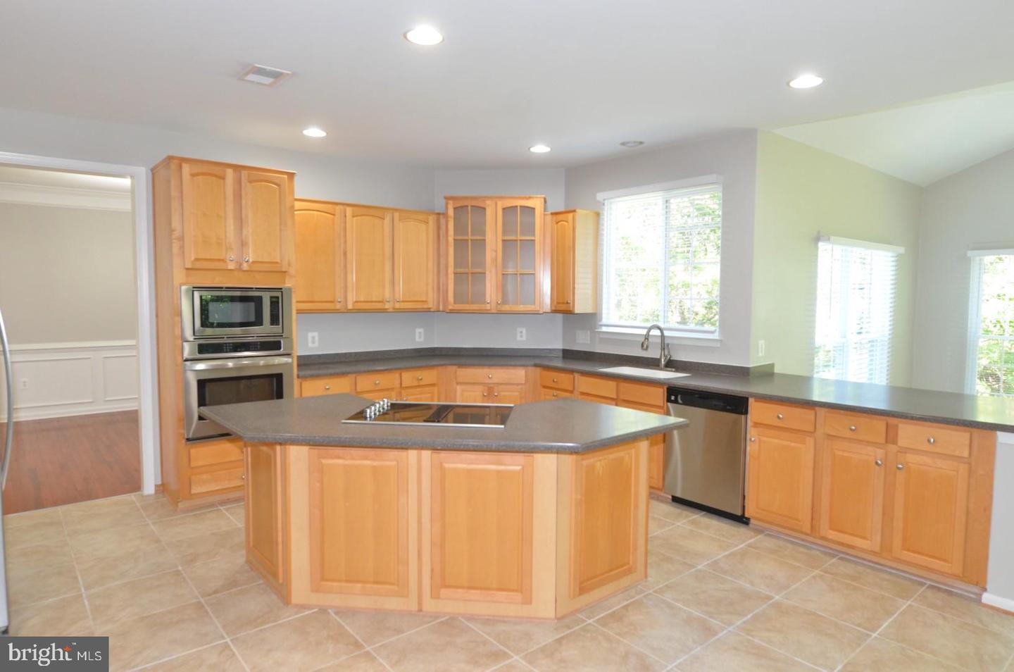 12148 RAIN SLICKER PL, NOKESVILLE, Virginia 20181, 6 Bedrooms Bedrooms, ,4 BathroomsBathrooms,Residential,For sale,12148 RAIN SLICKER PL,VAPW2102826 MLS # VAPW2102826