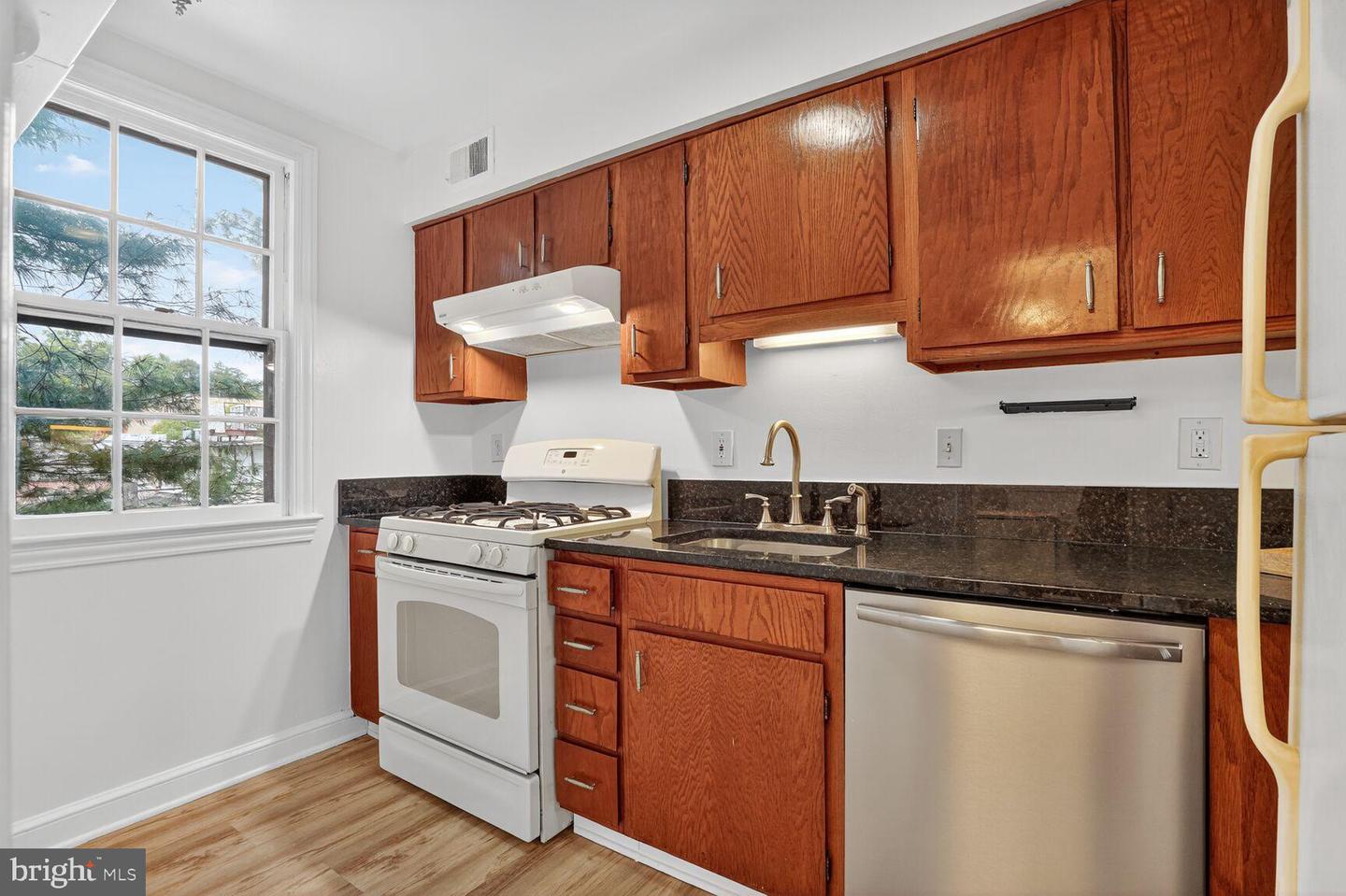 2736 ORDWAY ST NW #3, WASHINGTON, District Of Columbia 20008, 1 Bedroom Bedrooms, 5 Rooms Rooms,1 BathroomBathrooms,Residential,For sale,2736 ORDWAY ST NW #3,DCDC2217268 MLS # DCDC2217268