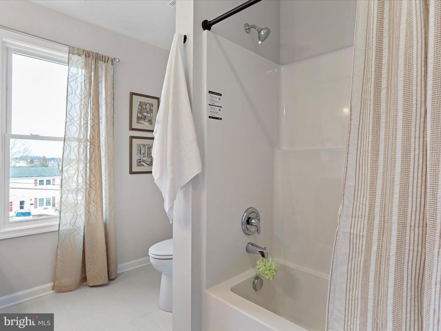 330 W 11TH ST, FRONT ROYAL, Virginia 22630, 3 Bedrooms Bedrooms, ,3 BathroomsBathrooms,Residential,For sale,330 W 11TH ST,VAWR2012144 MLS # VAWR2012144