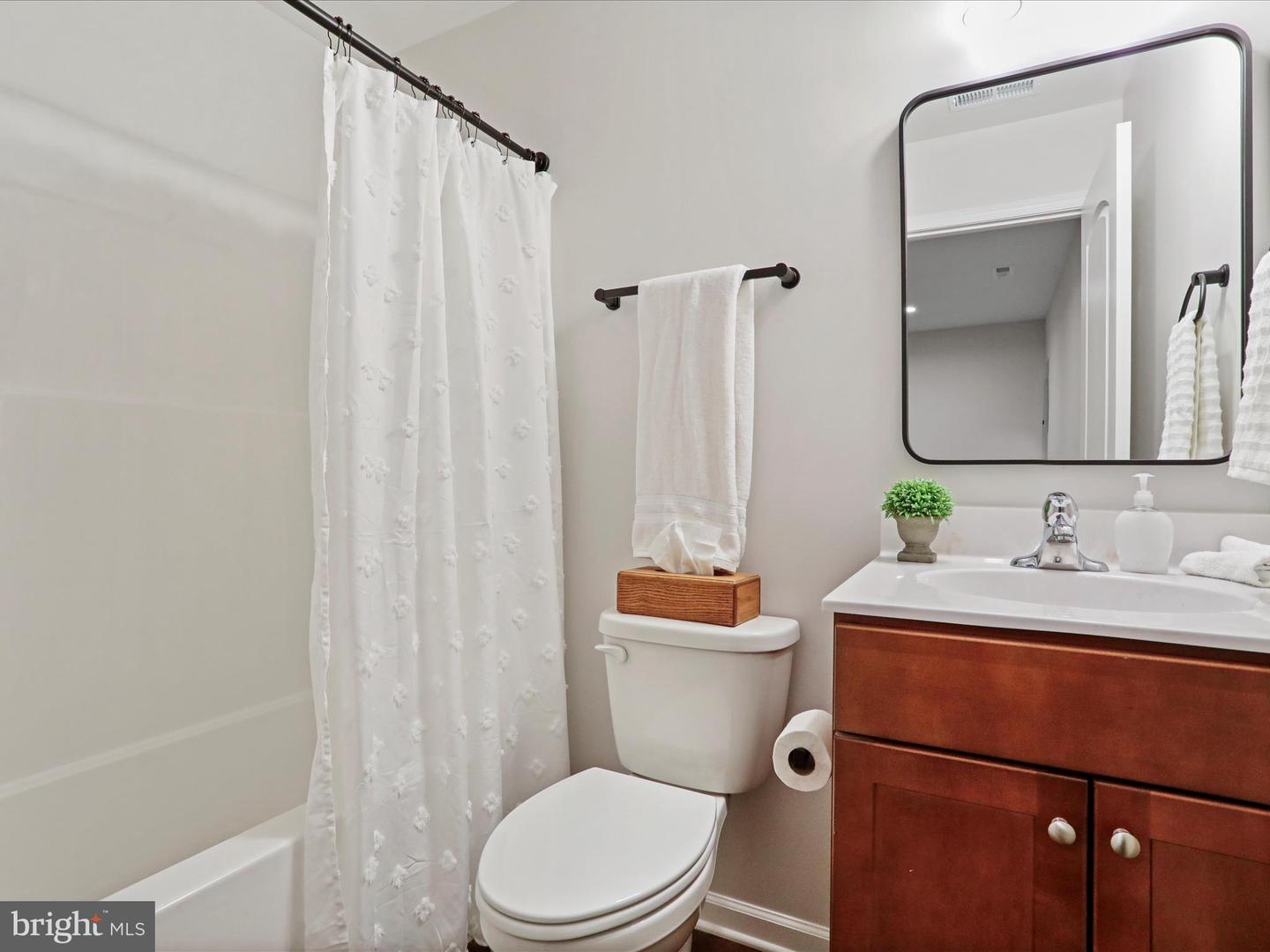 330 W 11TH ST, FRONT ROYAL, Virginia 22630, 3 Bedrooms Bedrooms, ,3 BathroomsBathrooms,Residential,For sale,330 W 11TH ST,VAWR2012144 MLS # VAWR2012144