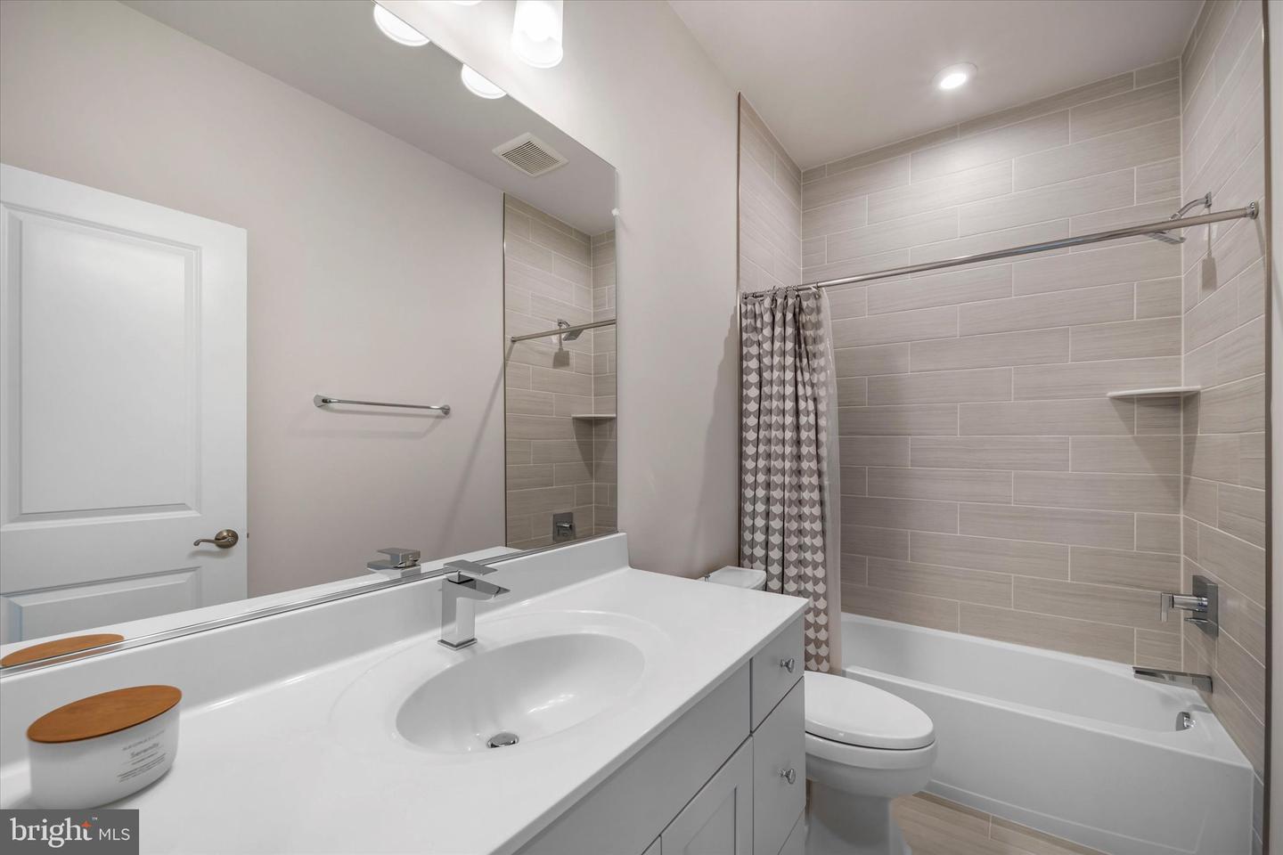 43441 BETTYS FARM DR, CHANTILLY, Virginia 20152, 4 Bedrooms Bedrooms, ,3 BathroomsBathrooms,Residential,For sale,43441 BETTYS FARM DR,VALO2105654 MLS # VALO2105654