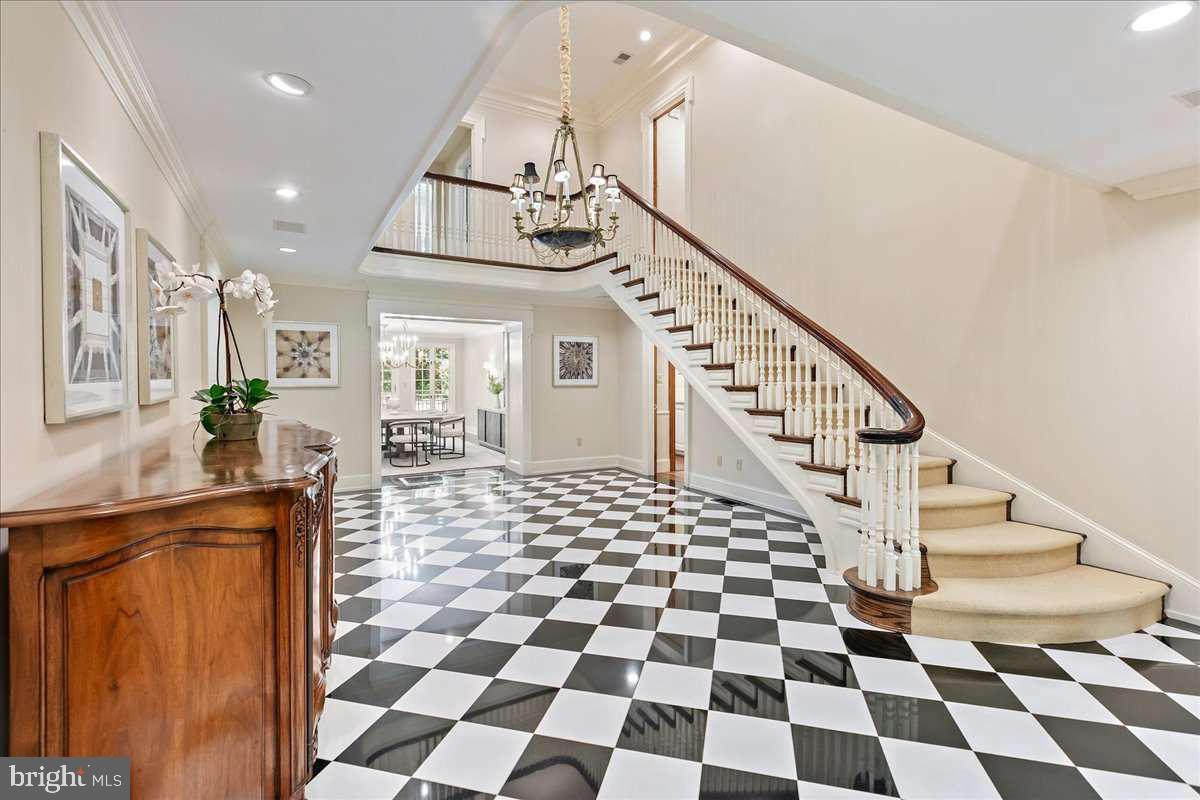 9324 GEORGETOWN PIKE, GREAT FALLS, Virginia 22066, 6 Bedrooms Bedrooms, ,7 BathroomsBathrooms,Residential,For sale,9324 GEORGETOWN PIKE,VAFX2264026 MLS # VAFX2264026