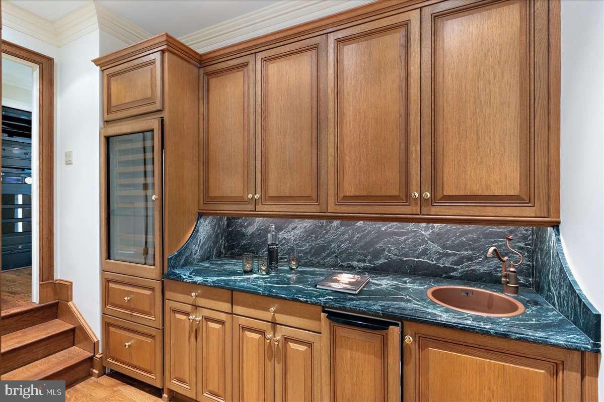 9324 GEORGETOWN PIKE, GREAT FALLS, Virginia 22066, 6 Bedrooms Bedrooms, ,7 BathroomsBathrooms,Residential,For sale,9324 GEORGETOWN PIKE,VAFX2264026 MLS # VAFX2264026