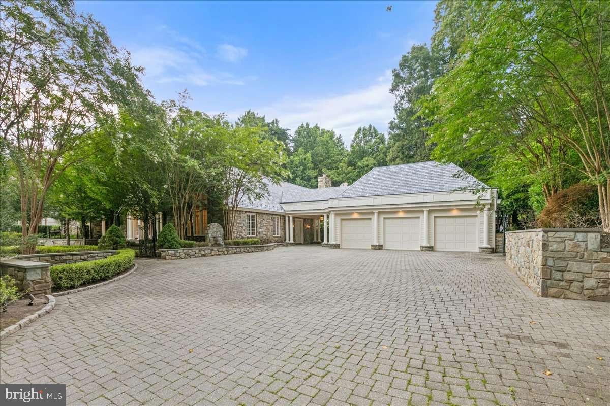 9324 GEORGETOWN PIKE, GREAT FALLS, Virginia 22066, 6 Bedrooms Bedrooms, ,7 BathroomsBathrooms,Residential,For sale,9324 GEORGETOWN PIKE,VAFX2264026 MLS # VAFX2264026