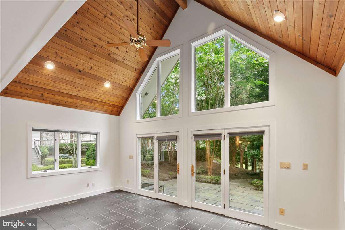 9324 GEORGETOWN PIKE, GREAT FALLS, Virginia 22066, 6 Bedrooms Bedrooms, ,7 BathroomsBathrooms,Residential,For sale,9324 GEORGETOWN PIKE,VAFX2264026 MLS # VAFX2264026