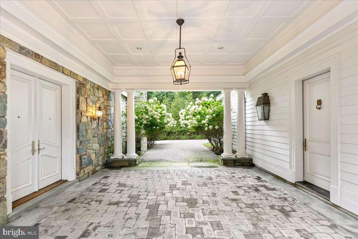 9324 GEORGETOWN PIKE, GREAT FALLS, Virginia 22066, 6 Bedrooms Bedrooms, ,7 BathroomsBathrooms,Residential,For sale,9324 GEORGETOWN PIKE,VAFX2264026 MLS # VAFX2264026