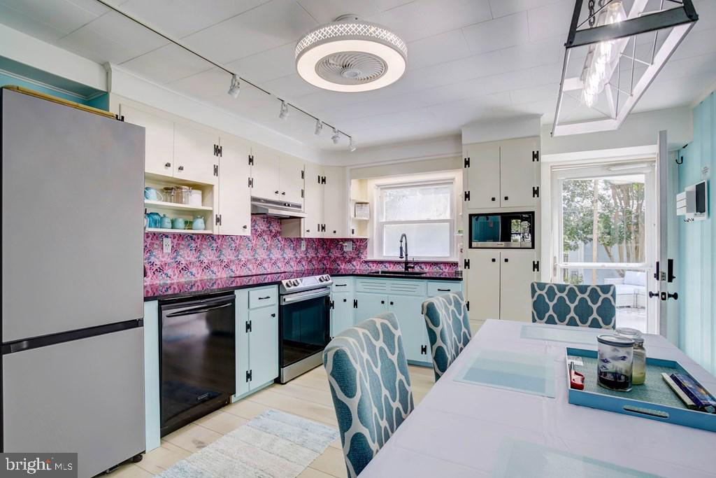 3284 COLONA ST, CHINCOTEAGUE ISLAND, Virginia 23336, 3 Bedrooms Bedrooms, ,2 BathroomsBathrooms,Residential,For sale,3284 COLONA ST,VAAC2002204 MLS # VAAC2002204