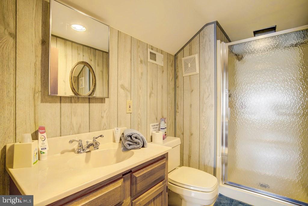 3284 COLONA ST, CHINCOTEAGUE ISLAND, Virginia 23336, 3 Bedrooms Bedrooms, ,2 BathroomsBathrooms,Residential,For sale,3284 COLONA ST,VAAC2002204 MLS # VAAC2002204