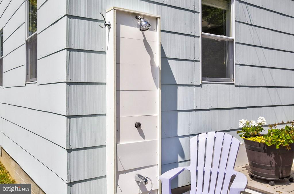 3284 COLONA ST, CHINCOTEAGUE ISLAND, Virginia 23336, 3 Bedrooms Bedrooms, ,2 BathroomsBathrooms,Residential,For sale,3284 COLONA ST,VAAC2002204 MLS # VAAC2002204