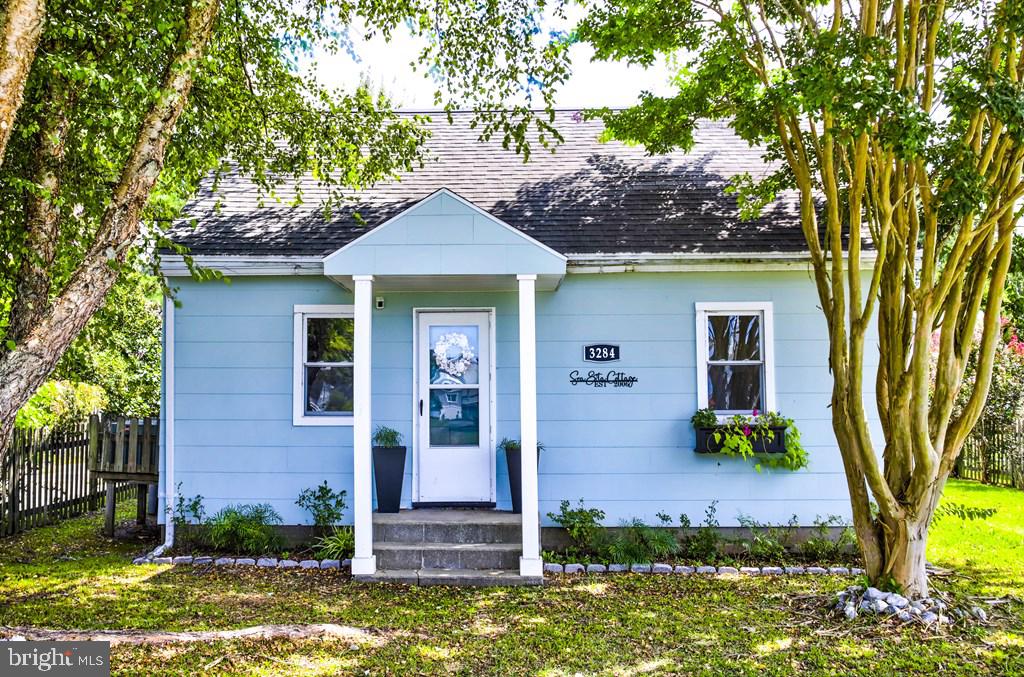 3284 COLONA ST, CHINCOTEAGUE ISLAND, Virginia 23336, 3 Bedrooms Bedrooms, ,2 BathroomsBathrooms,Residential,For sale,3284 COLONA ST,VAAC2002204 MLS # VAAC2002204
