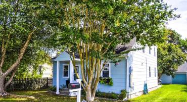 3284 COLONA ST, CHINCOTEAGUE ISLAND, Virginia 23336, 3 Bedrooms Bedrooms, ,2 BathroomsBathrooms,Residential,For sale,3284 COLONA ST,VAAC2002204 MLS # VAAC2002204