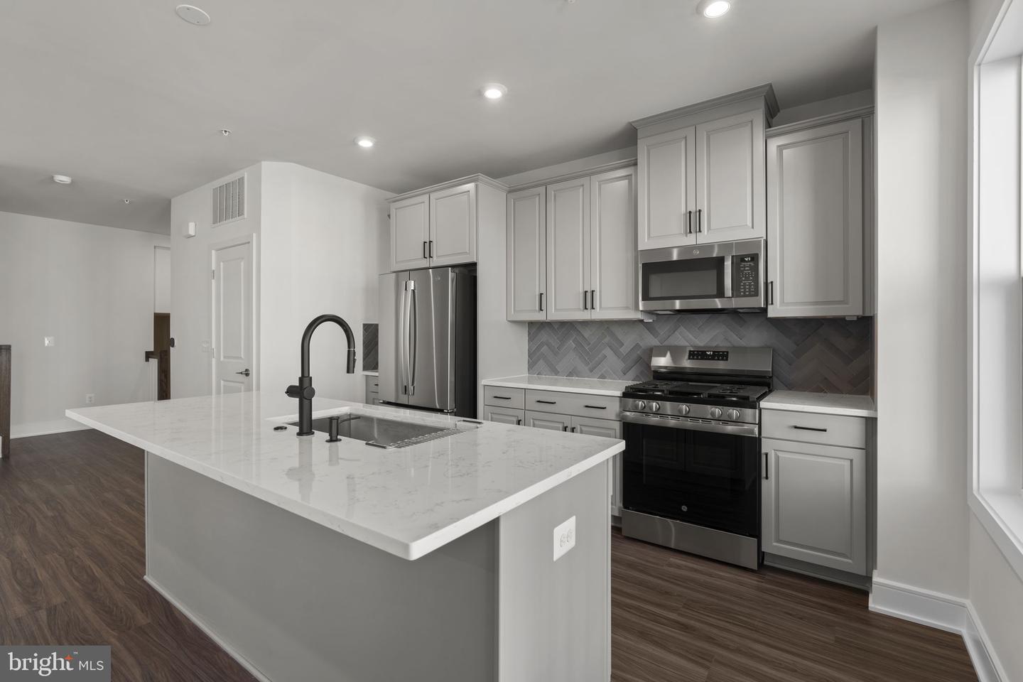 43294 FARRINGDON SQ, BROADLANDS, Virginia 20148, 3 Bedrooms Bedrooms, ,2 BathroomsBathrooms,Residential,For sale,43294 FARRINGDON SQ,VALO2105662 MLS # VALO2105662