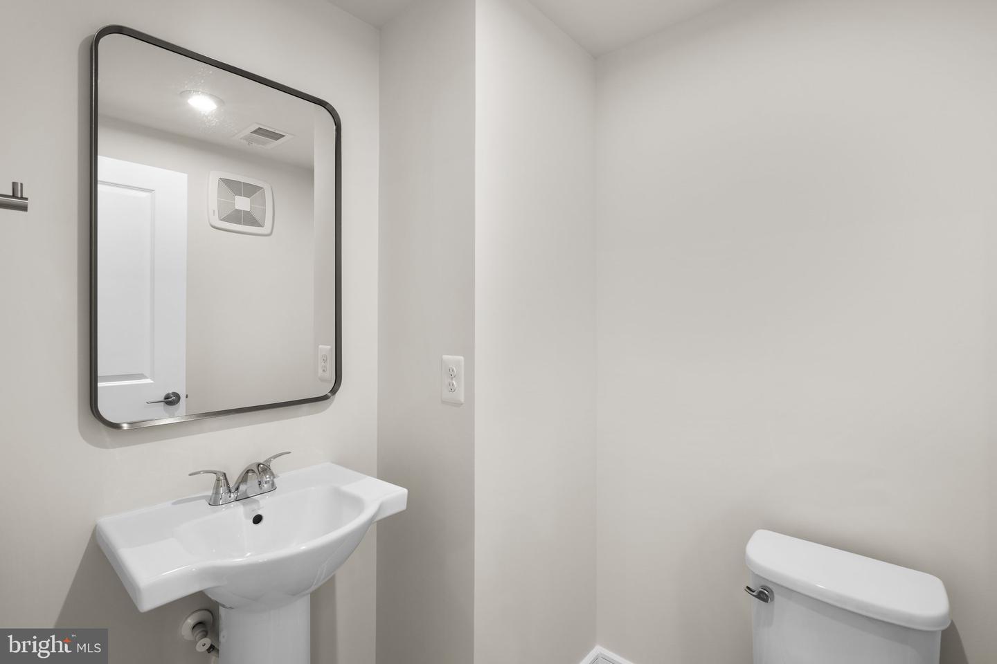 43497 FARRINGDON SQ, BROADLANDS, Virginia 20148, 3 Bedrooms Bedrooms, ,2 BathroomsBathrooms,Residential,For sale,43497 FARRINGDON SQ,VALO2105666 MLS # VALO2105666