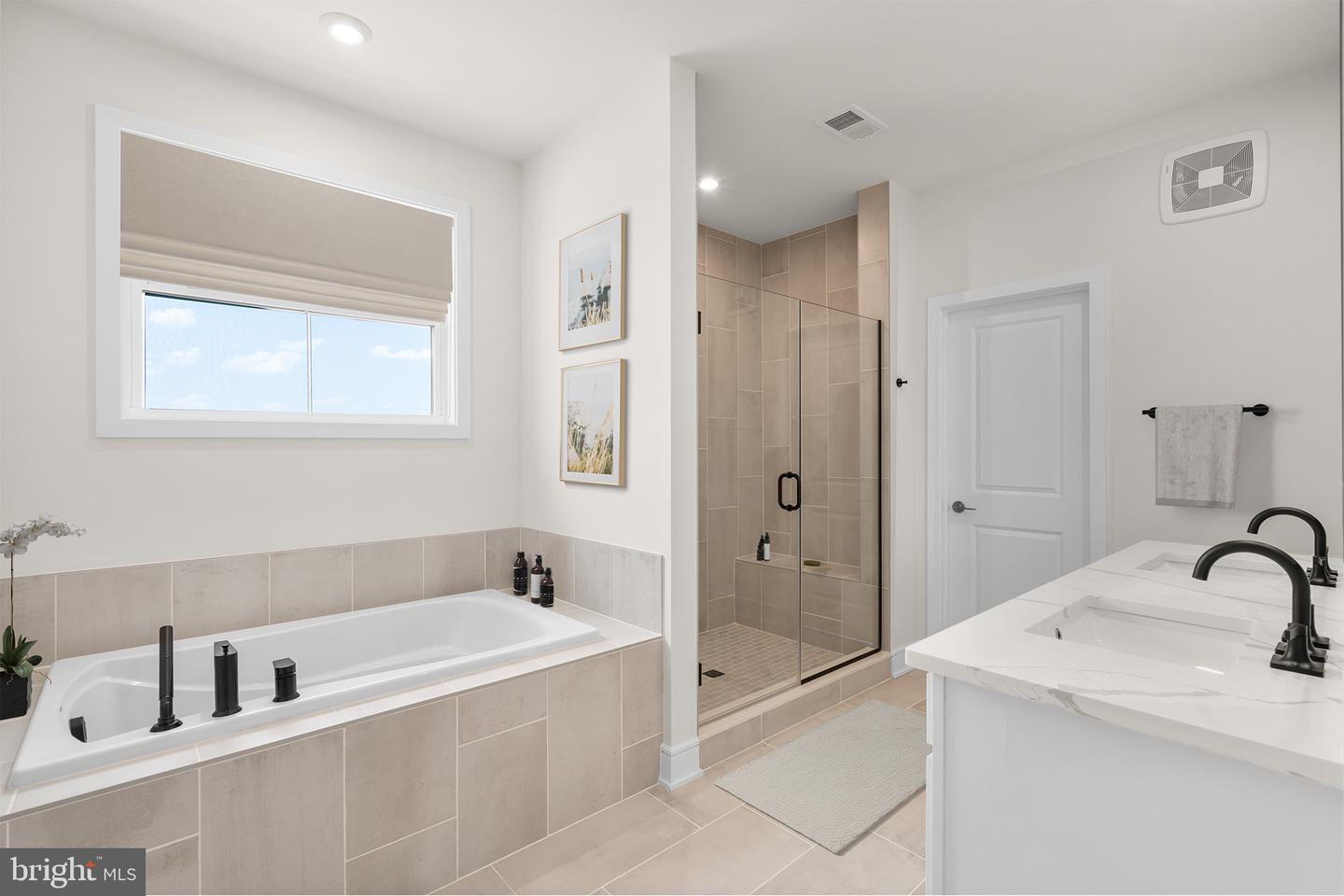43497 FARRINGDON SQ, BROADLANDS, Virginia 20148, 3 Bedrooms Bedrooms, ,2 BathroomsBathrooms,Residential,For sale,43497 FARRINGDON SQ,VALO2105666 MLS # VALO2105666