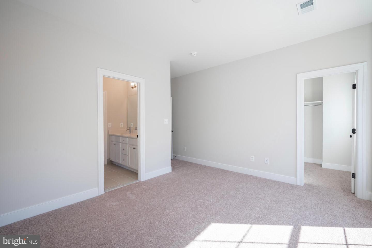 2641 N OHIO ST N, ARLINGTON, Virginia 22207, 6 Bedrooms Bedrooms, ,5 BathroomsBathrooms,Residential,For sale,2641 N OHIO ST N,VAAR2056056 MLS # VAAR2056056