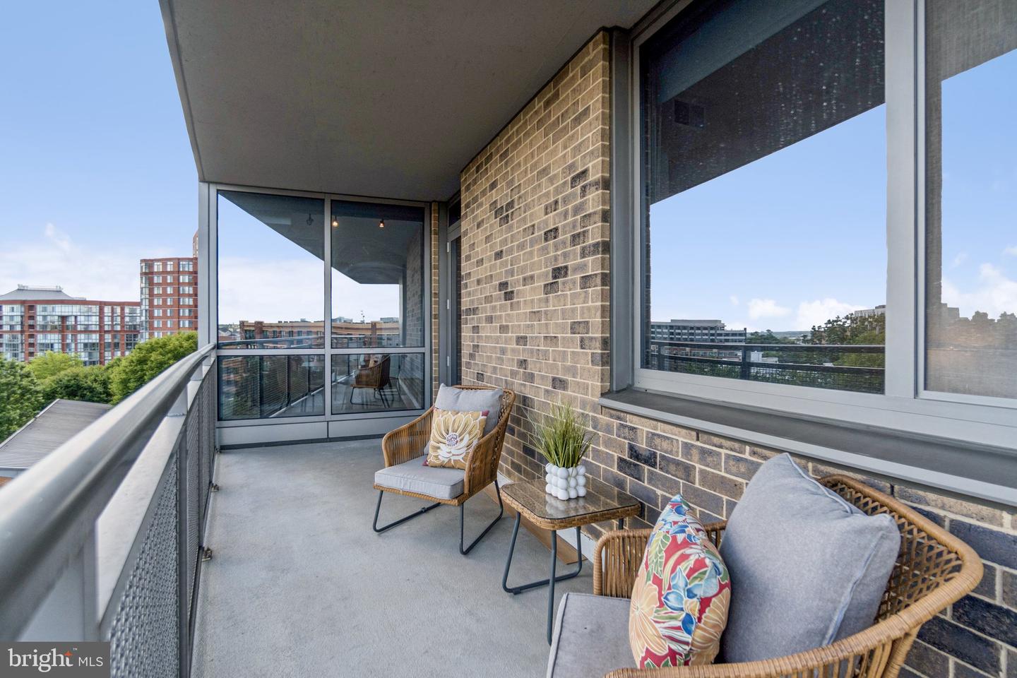 2001 15TH ST N #506, ARLINGTON, Virginia 22201, 2 Bedrooms Bedrooms, ,2 BathroomsBathrooms,Residential,For sale,2001 15TH ST N #506,VAAR2056314 MLS # VAAR2056314