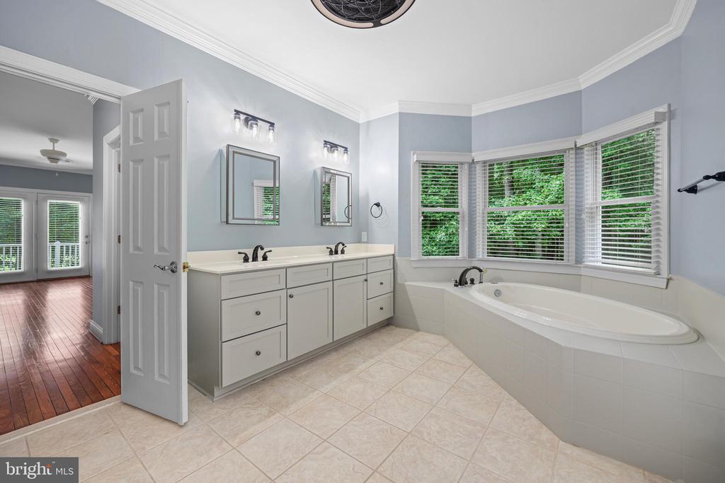 11607 FAWN LAKE PKWY, SPOTSYLVANIA, Virginia 22551, 5 Bedrooms Bedrooms, ,4 BathroomsBathrooms,Residential,11607 FAWN LAKE PKWY,VASP2035718 MLS # VASP2035718