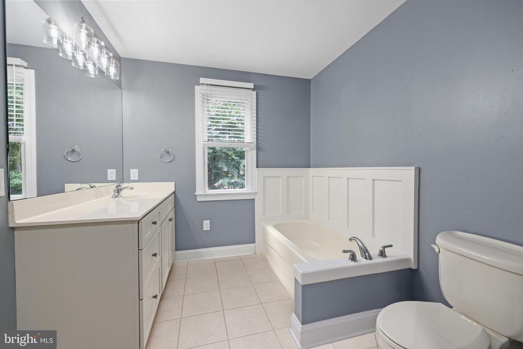 11607 FAWN LAKE PKWY, SPOTSYLVANIA, Virginia 22551, 5 Bedrooms Bedrooms, ,4 BathroomsBathrooms,Residential,11607 FAWN LAKE PKWY,VASP2035718 MLS # VASP2035718