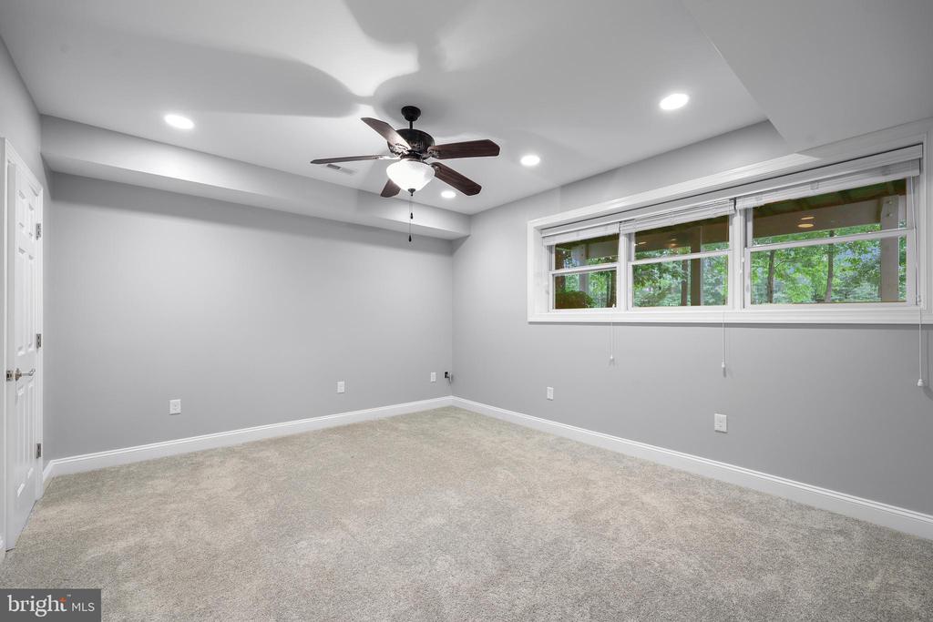 11607 FAWN LAKE PKWY, SPOTSYLVANIA, Virginia 22551, 5 Bedrooms Bedrooms, ,4 BathroomsBathrooms,Residential,11607 FAWN LAKE PKWY,VASP2035718 MLS # VASP2035718