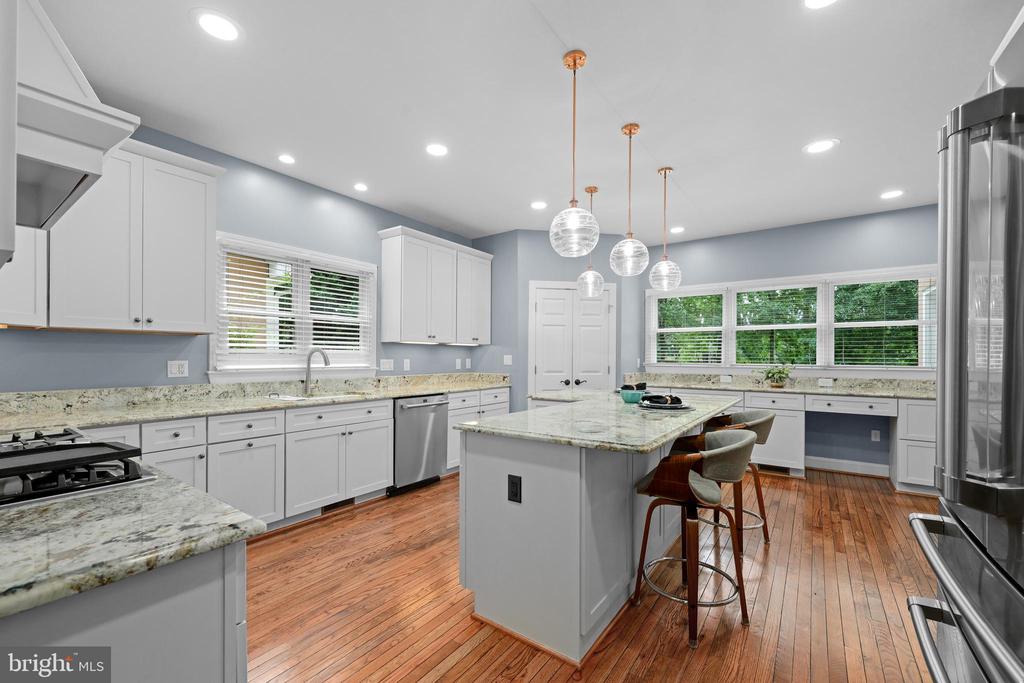 11607 FAWN LAKE PKWY, SPOTSYLVANIA, Virginia 22551, 5 Bedrooms Bedrooms, ,4 BathroomsBathrooms,Residential,11607 FAWN LAKE PKWY,VASP2035718 MLS # VASP2035718