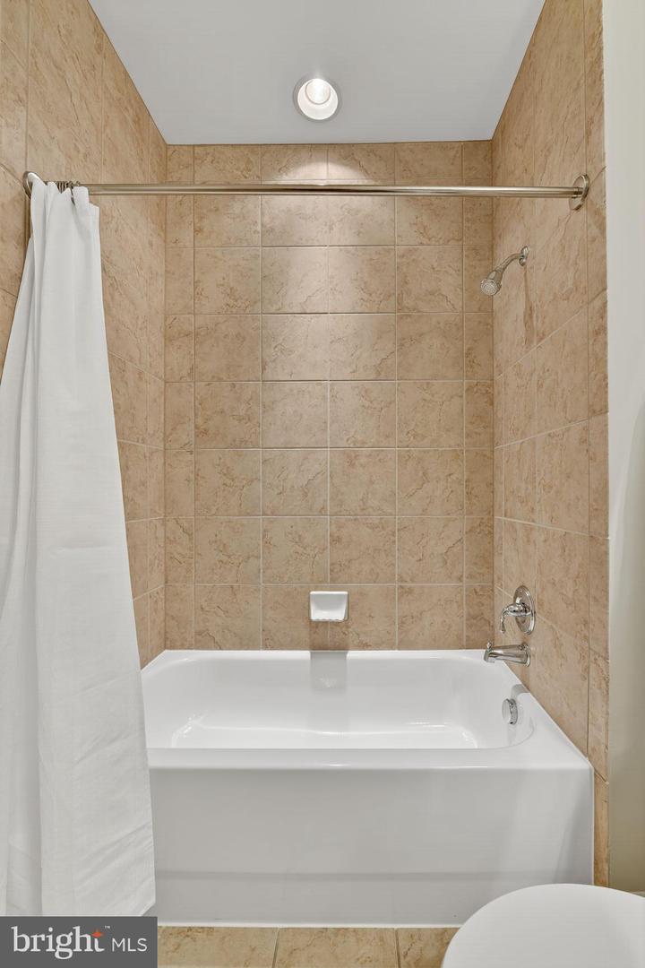 1800 WILSON BLVD #449, ARLINGTON, Virginia 22201, 2 Bedrooms Bedrooms, ,2 BathroomsBathrooms,Residential,For sale,1800 WILSON BLVD #449,VAAR2060882 MLS # VAAR2060882