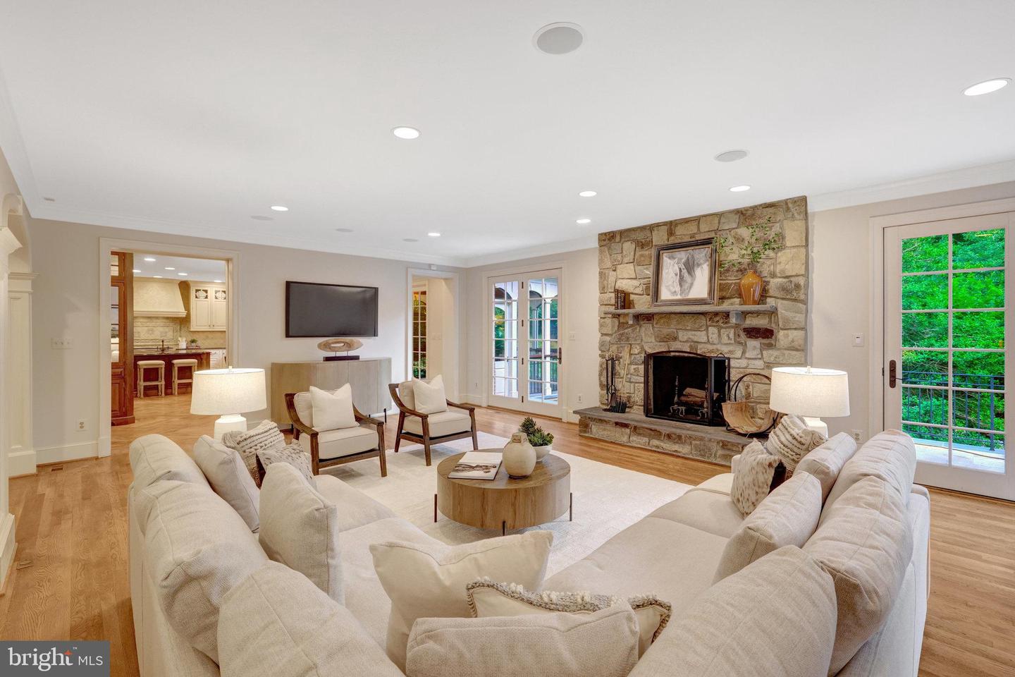 8014 GREENWICH WOODS DR, MCLEAN, Virginia 22102, 6 Bedrooms Bedrooms, ,4 BathroomsBathrooms,Residential,For sale,8014 GREENWICH WOODS DR,VAFX2256038 MLS # VAFX2256038
