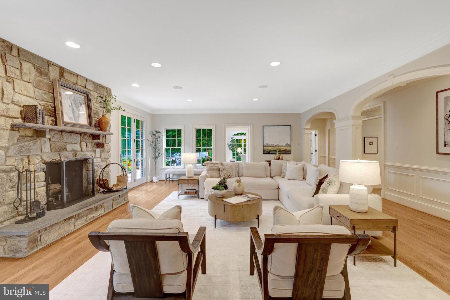 8014 GREENWICH WOODS DR, MCLEAN, Virginia 22102, 6 Bedrooms Bedrooms, ,4 BathroomsBathrooms,Residential,For sale,8014 GREENWICH WOODS DR,VAFX2256038 MLS # VAFX2256038