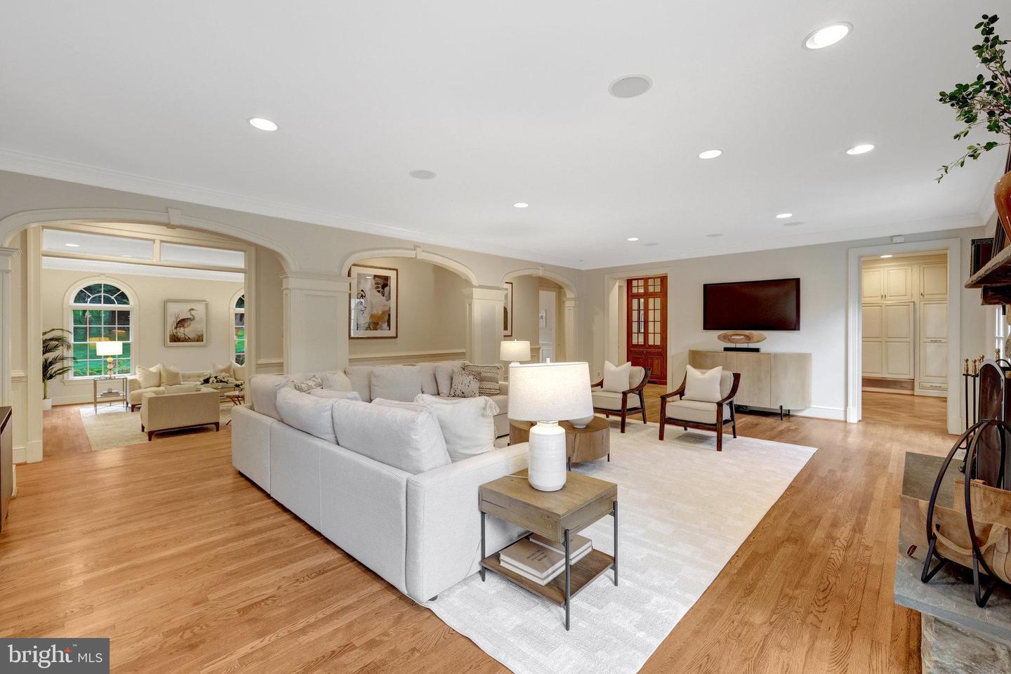 8014 GREENWICH WOODS DR, MCLEAN, Virginia 22102, 6 Bedrooms Bedrooms, ,4 BathroomsBathrooms,Residential,For sale,8014 GREENWICH WOODS DR,VAFX2256038 MLS # VAFX2256038