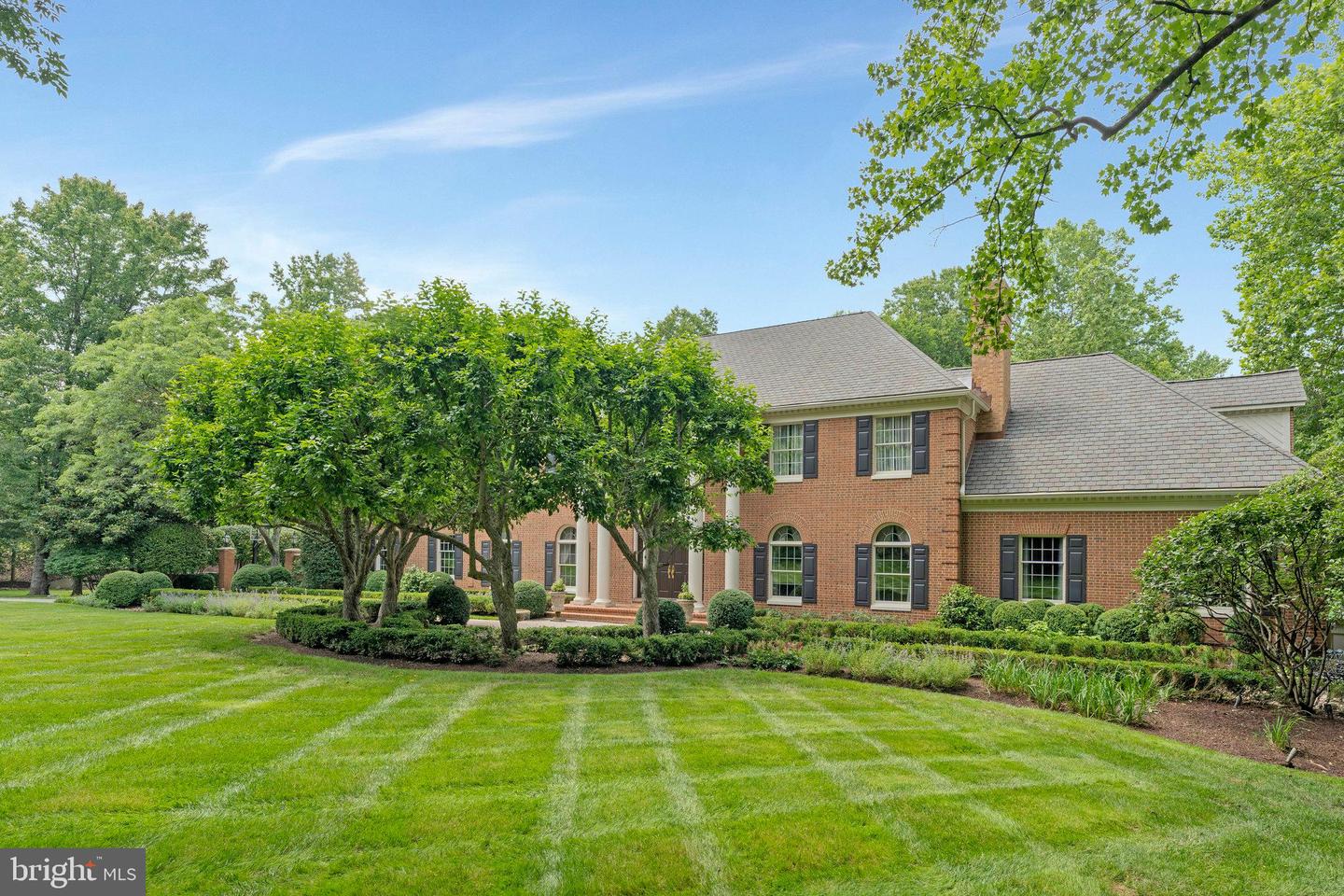 8014 GREENWICH WOODS DR, MCLEAN, Virginia 22102, 6 Bedrooms Bedrooms, ,4 BathroomsBathrooms,Residential,For sale,8014 GREENWICH WOODS DR,VAFX2256038 MLS # VAFX2256038