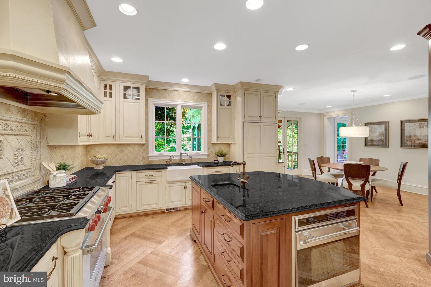 8014 GREENWICH WOODS DR, MCLEAN, Virginia 22102, 6 Bedrooms Bedrooms, ,4 BathroomsBathrooms,Residential,For sale,8014 GREENWICH WOODS DR,VAFX2256038 MLS # VAFX2256038