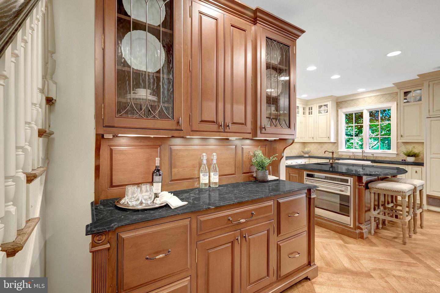 8014 GREENWICH WOODS DR, MCLEAN, Virginia 22102, 6 Bedrooms Bedrooms, ,4 BathroomsBathrooms,Residential,For sale,8014 GREENWICH WOODS DR,VAFX2256038 MLS # VAFX2256038