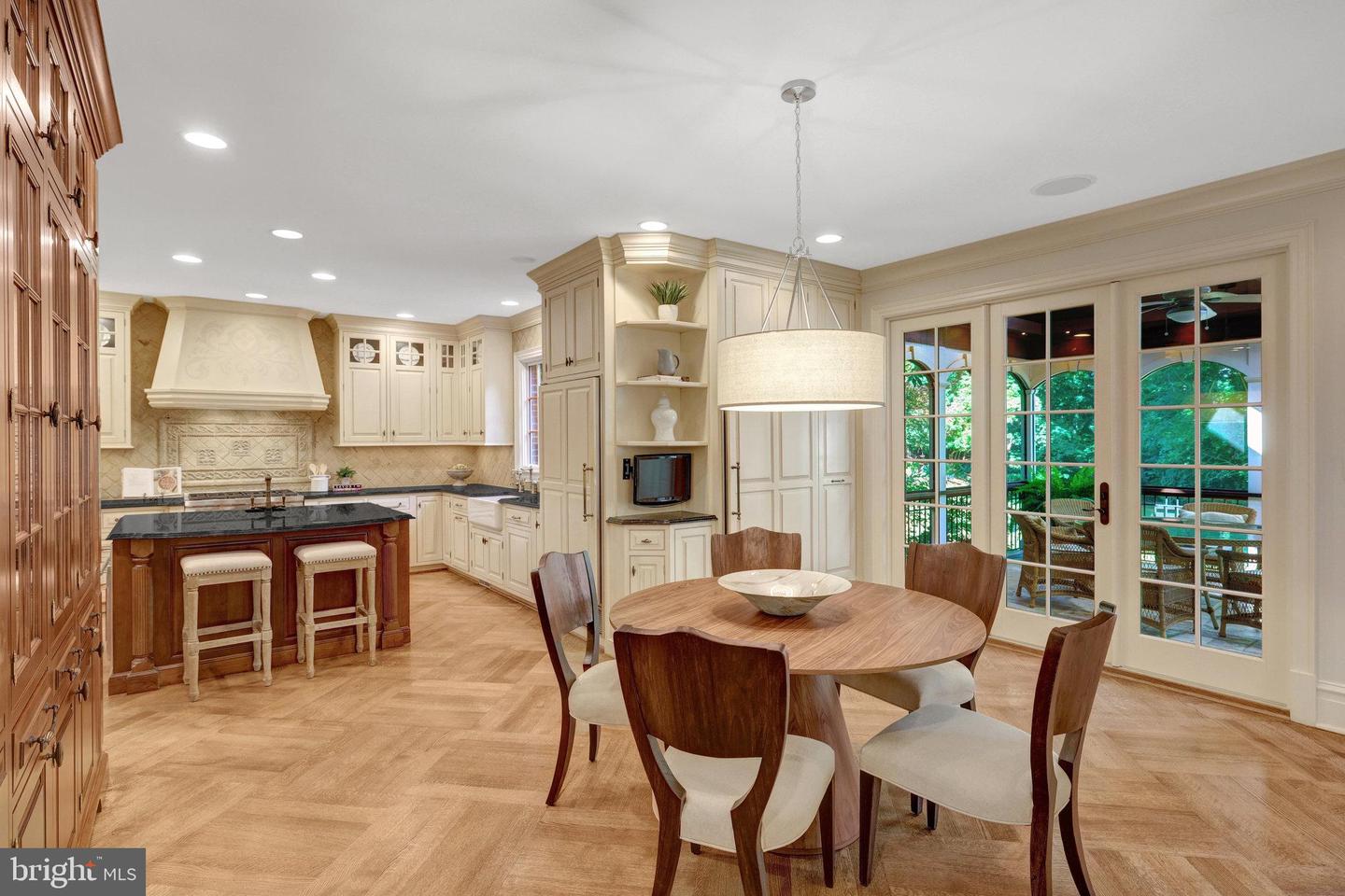 8014 GREENWICH WOODS DR, MCLEAN, Virginia 22102, 6 Bedrooms Bedrooms, ,4 BathroomsBathrooms,Residential,For sale,8014 GREENWICH WOODS DR,VAFX2256038 MLS # VAFX2256038