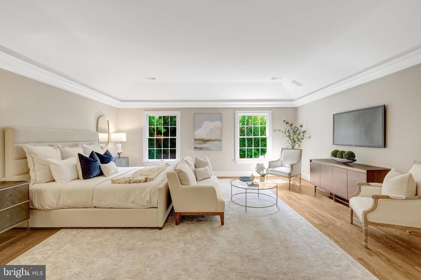 8014 GREENWICH WOODS DR, MCLEAN, Virginia 22102, 6 Bedrooms Bedrooms, ,4 BathroomsBathrooms,Residential,For sale,8014 GREENWICH WOODS DR,VAFX2256038 MLS # VAFX2256038